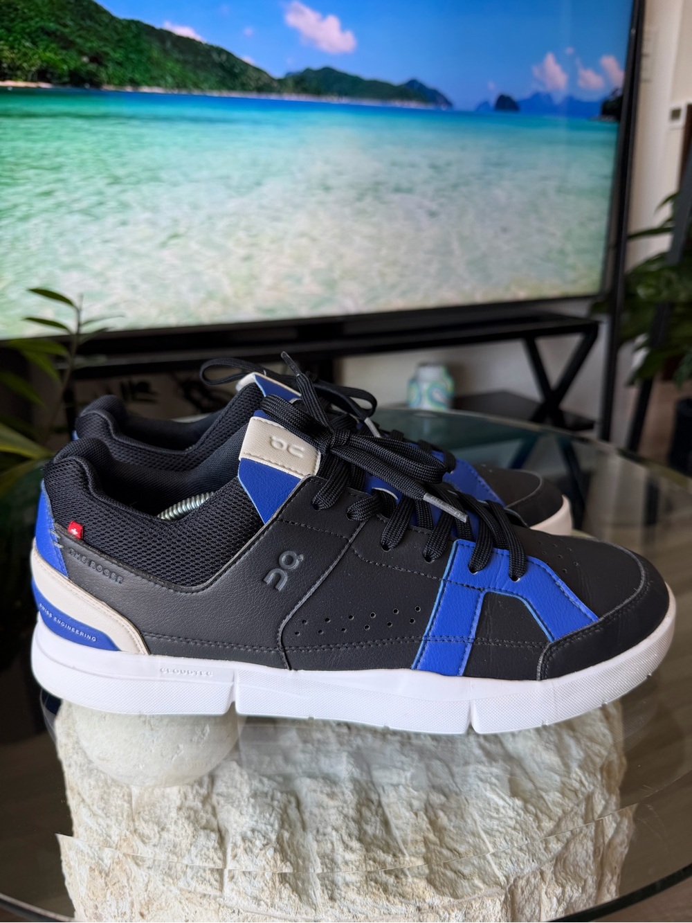 On THE ROGER Clubhouse Men’s Sneakers Black Blue Size US11 EU45 CloudTec